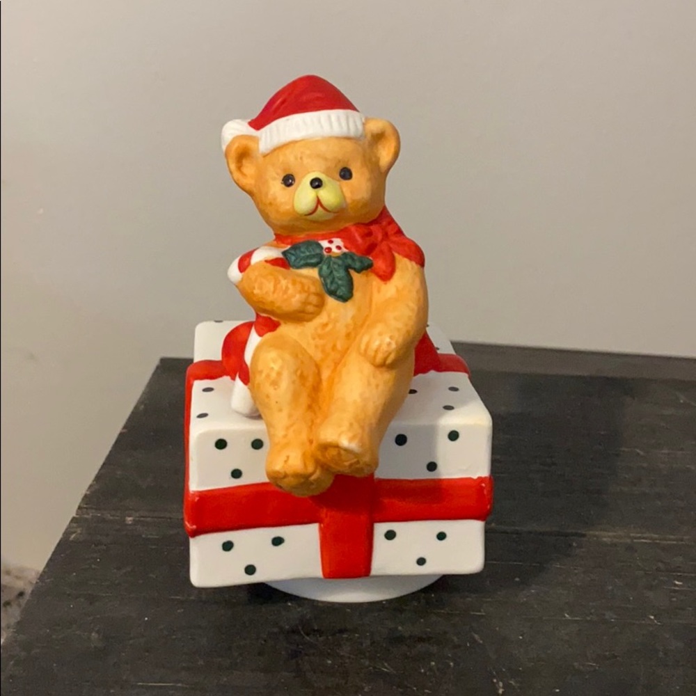 Vintage Mann Present with Bear Music Box